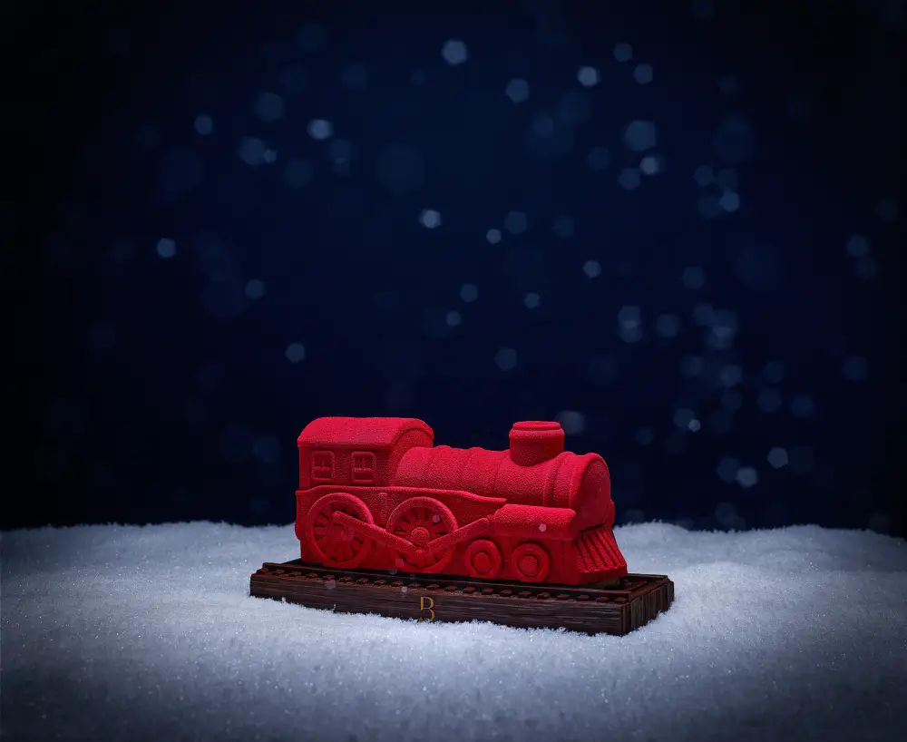 Bûche de Noël 2024 sous forme de locomotive rouge