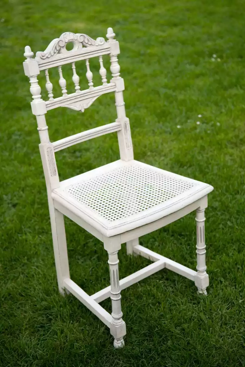 Vieille chaise blanche relookée, redonnez du peps