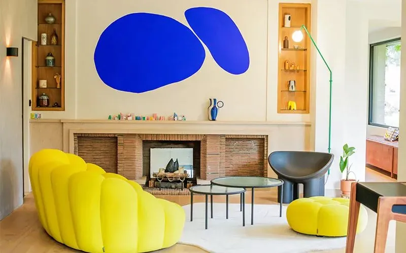 Home tour d'une maison moderniste couleurs bold de Fanchon