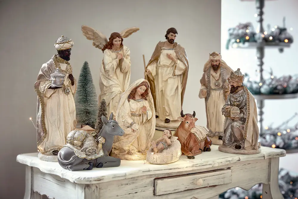 Figures d'une crèche de Noël