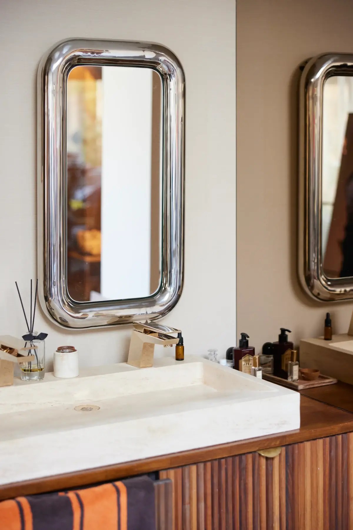 Miroir Chubby dans la salle de bain