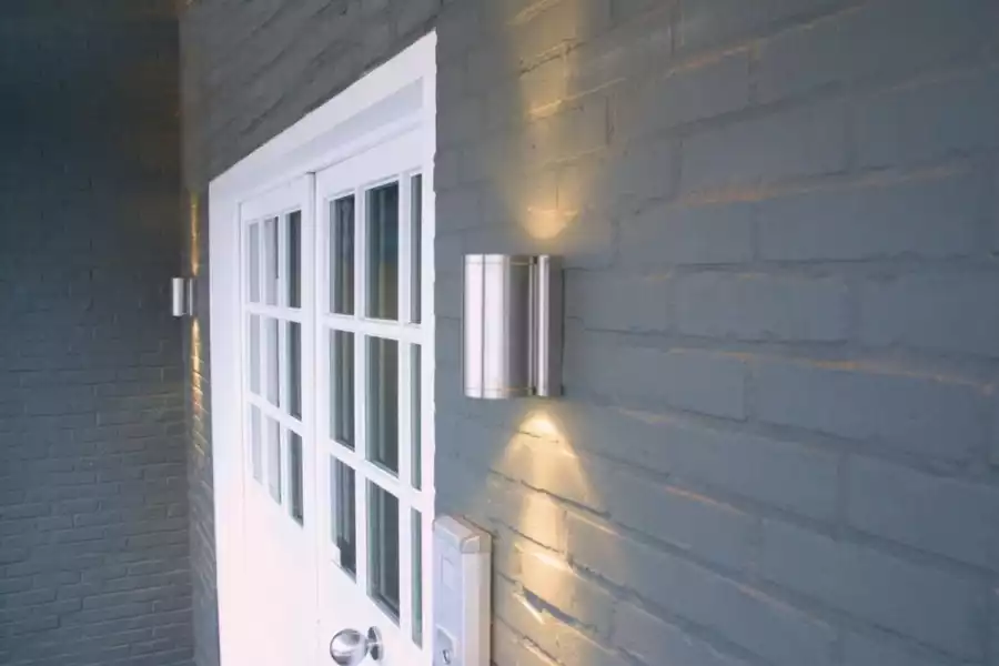 Luminaires, numéros et poignées de portes pour votre entrée