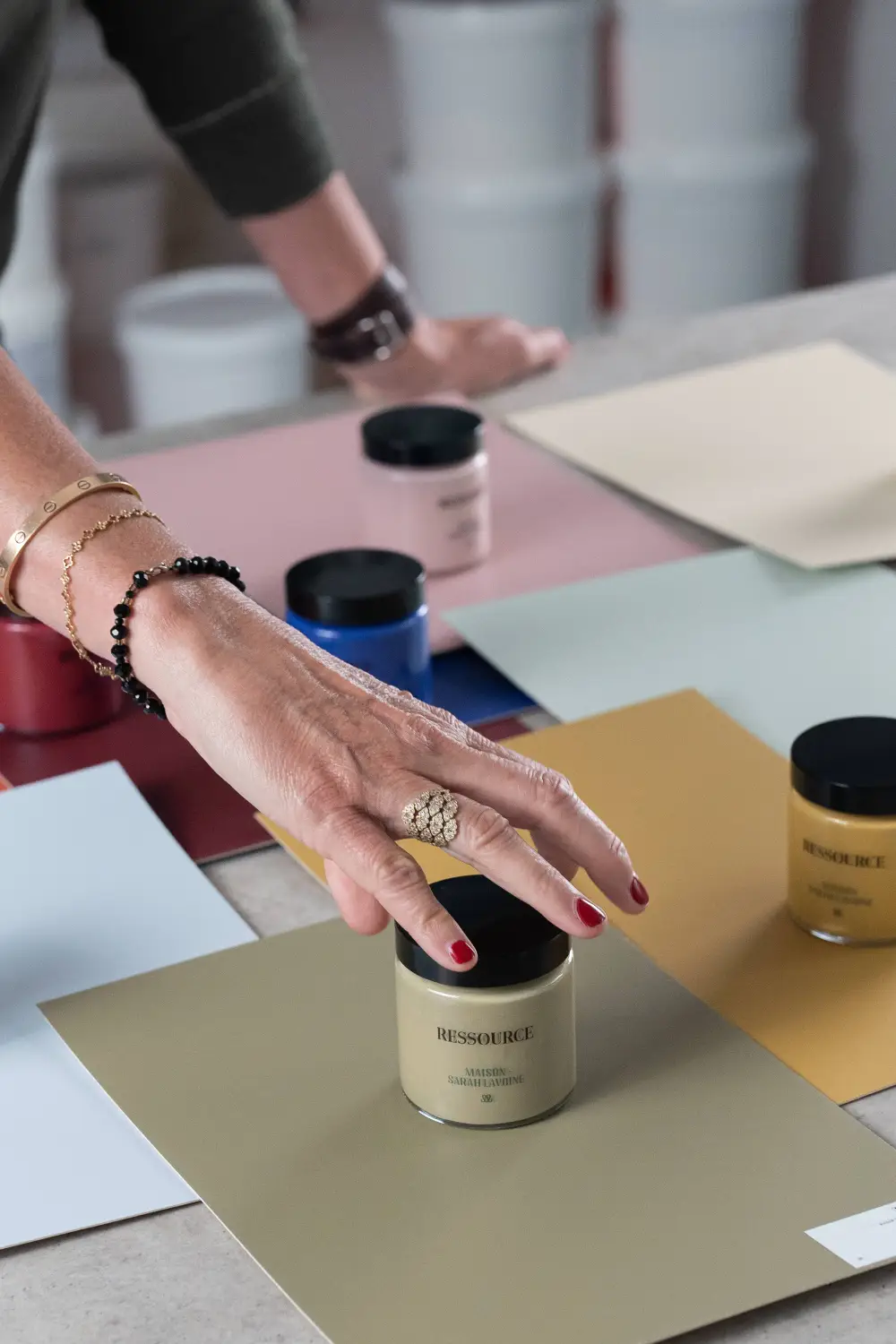 Nouvelles couleurs de peinture de la collab de la marque de peinture française et Sarah Lavoine