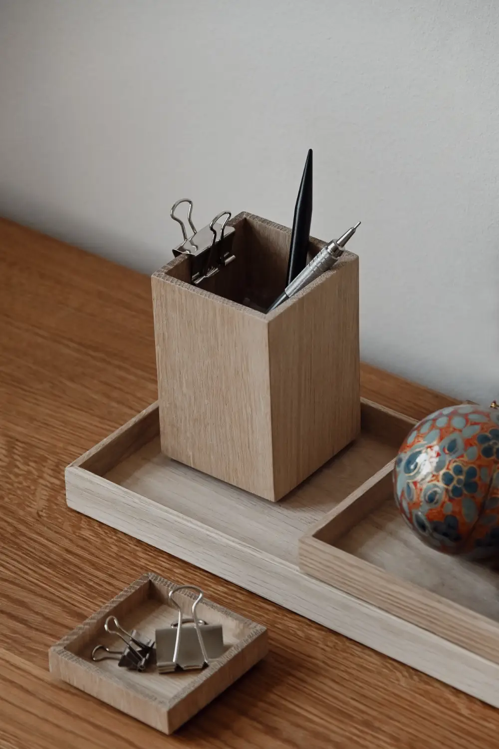 Accessoires rangements de bureau bois esprit couleur de l'année