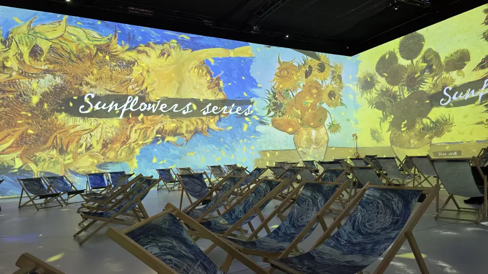 Salle expérience immersive de l'œuvre de Van Gogh à Lille à EuraTechnologie