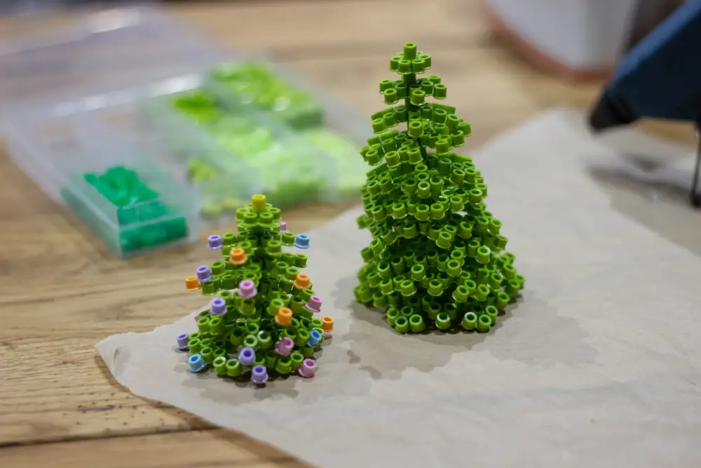 Sapins en perles à repasser avec et sans boules de Noël