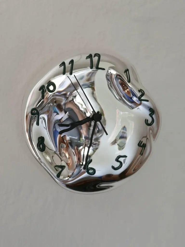 Horloge design chrome